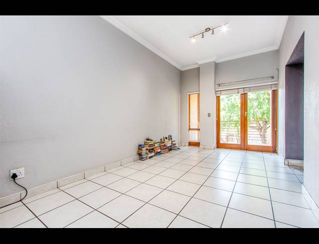 2 BEDROOM APARTMENT TO LET IN WOODMEAD